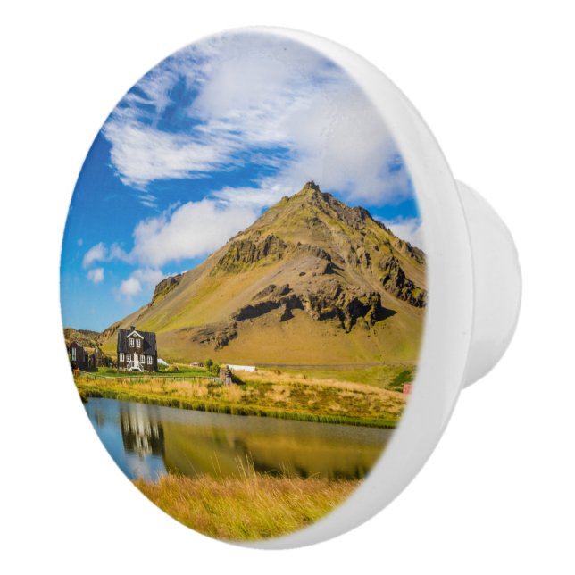 Arnarstapi Amtmansshus och berget Stapafell, Islan Knopp (Höger)