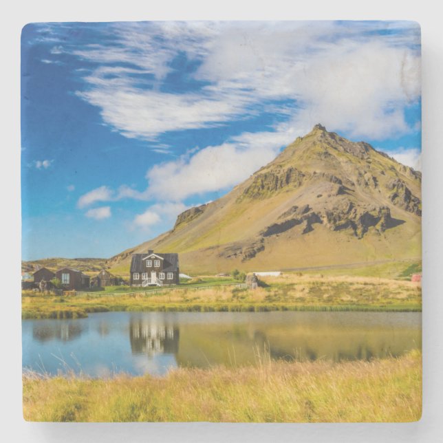 Arnarstapi Amtmansshus och berget Stapafell, Islan Stenunderlägg (Framsidan)