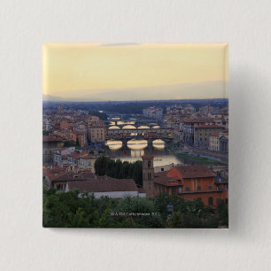 Arnofloden och Ponte Vecchio i Florens. Knapp