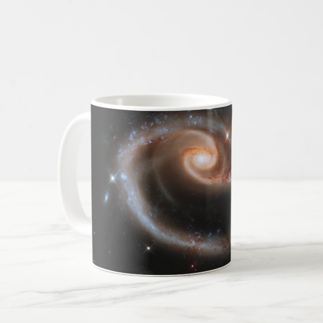Arp 273 interagerande galaxer i Andromeda. Kaffemugg (Framsida vänster)