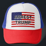 ARREST TRUMP (du kan ändra ord) Keps<br><div class="desc">Du kan inte bara säga en annan slogan,  utan du kan vända flagga upp och ned om du vill...  Signeringsproblem...  Risken är att hela land är i fara... </div>