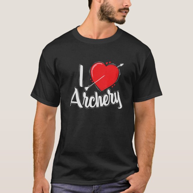 Arrow and Heart Archery I Kärlek T Shirt (Framsida)