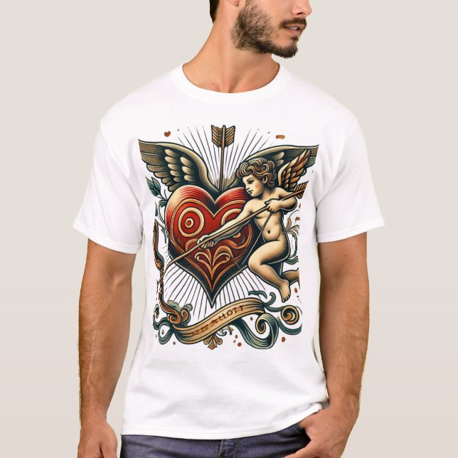 "Arrow of Kärlek: A Timless TattoArt" T Shirt (Framsida)