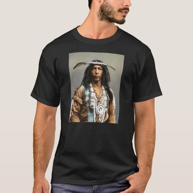 Arrowmaker - en Ojibwa Brave1903 Tee Shirt (Framsida)