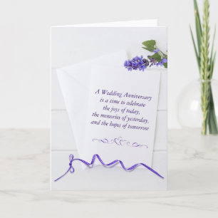 Årsdag Lila blommor på vitkort Kort