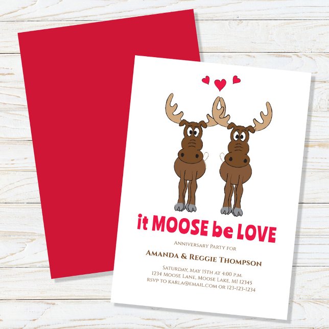 Årsdag Party Cute Whimsical Moose Inbjudningar (It moose be love cute anniversary moose invitation. )