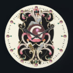 ART DECO BEAUTY MODE ROSA GEMSTONE MONOGRAM STOR KLOCKA<br><div class="desc">Vibrant,  klassi Fransk Art Deco med stor mode-illustration.Monogramdesign med 3D-rubysten,  sten,  vacker dam,  rosa fjädrar, snurrar i svart,  röd, rosa fuchsia färg .Coola, modern och konstnärlig design av Bulgan Lumini (c)</div>