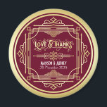 Art Deco Bröllop Kärlek och tack till Guld Burgund Magnet<br><div class="desc">Skapa din egen unika Art Deco-stil, Underbara Gatsby-inspirerad design med abstraktens geometriska prydnadsföremål och mönster i guld med burgundbakgrund. En perfekt för elegant, klassindelning, könsneutral, helårskonstruktion för att upptäcka par som vill ha något annat än de vanliga pappra sorterna för feminin, blommigt, pastellfärgad bröllop. Även underbar för efterälskande par som...</div>