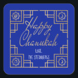 Art Deco Chanukkah Blue och Guld Design Fyrkantigt Klistermärke<br><div class="desc">"Chanukah Lycklig/Guld", Stickers Square. Ha roligt att använda de här klisterlapparna som tårtspatchar, presenter, märkre för att stänga påsar eller spelar ingen roll sten, dina festligheter! Bakgrunden färg kan ändras genom att välja ett annat färg än färgrutorna färg. Anpassa genom att ta bort text och lägga till egna ord med...</div>
