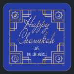 Art Deco Chanukkah Blue och Guld Design Fyrkantigt Klistermärke<br><div class="desc">"Chanukah Lycklig/Guld", Stickers Square. Ha roligt att använda de här klisterlapparna som tårtspatchar, presenter, märkre för att stänga påsar eller spelar ingen roll sten, dina festligheter! Bakgrunden färg kan ändras genom att välja ett annat färg än färgrutorna färg. Anpassa genom att ta bort text och lägga till egna ord med...</div>