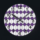 Art Deco Diamonds och Hexagons Rund Klocka<br><div class="desc">Den här tiden har en konsdeco-design av vita hexagoner med en svart linje nedåt på mittet och lila diamanter.</div>