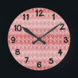 Art Deco Diamonds Rund Klocka<br><div class="desc">Den här väggklockan har en konsdeco-design av överlappande diamanter i en kombinerad effekt av rött på en vit fält.</div>