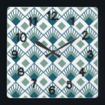 Art Deco Fläkt  Fyrkantig Klocka<br><div class="desc">Den här väggklockan har en konsdeco-design av tealdiamanter med diagonaldiamanter av linjer och grönt av alfanummi på en fält av vitt.</div>