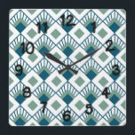 Art Deco Fläkt  Fyrkantig Klocka<br><div class="desc">Den här väggklockan har en konsdeco-design av tealdiamanter med diagonaldiamanter av linjer och grönt av alfanummi på en fält av vitt.</div>