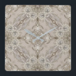 Art Deco Glamous Vintage Mode Grått Beige Fyrkantig Klocka<br><div class="desc">Art Deco Glamous Vintage Mode Grått Beige dekorationer i hemmet Rhinestone-designen simuleras i teckningen. 
Ingen strass kommer att användas under tillverkningen av denna produkt.</div>