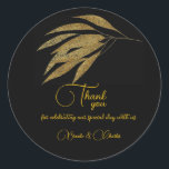 Art Deco Guld Löv Black Rand Bröllop Runt Klistermärke<br><div class="desc">Jag hoppas att ni njuter av dessa underbara Bröllop-klassiska rondeller med denna elegant Art Deco Design och Guld Lämnar på dem. Du kan ändra ALLA PERSONUPPGIFTER på bröllopsspärrarna för att uppfylla dina behov. Njut! https://www.zazzle.com/store/dazzlingpaperitems</div>
