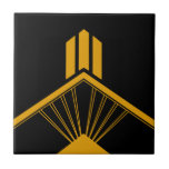 Art Deco Guld Mustard Geometric Gräns Black Kakelplatta<br><div class="desc">Krisp art deco guld-stil-geometrisk detaljrikdetalj,  dekorativ keramisk platta av gräns mot svart bakgrund. Observera att guld är ett platt gult av senap färg och inte ett egentligt guld färg. Ursprunglig unik utformning,  perfekt för modern eller konsthunger vintage stil insida.</div>