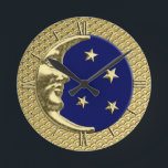 Art Deco Måne och Stars, marinblått och Guld Rund Klocka<br><div class="desc">Klocka i en klassisk Art Deco måne och stjärnor i borstat silver med ett enamellutseende marint blått/indigo bakgrund</div>