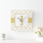 Art Deco Ocean Wave Guld Seahorse Beach House Fyrkantig Klocka<br><div class="desc">Denna konstruktion har en sjöfågel med guld-effekt,  havsvåg mönster. Kustbilden i Art Deco stil gör en modern och unik väggklocka för strandhus.</div>