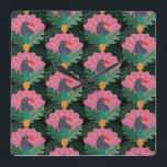 Art Deco Tropical Toucans och ananas Fyrkantig Klocka<br><div class="desc">Behålla i tropiska stil med denna exotiska toucan- och ananasmönstrad klocka - perfekt för starkt,  djärvt insida.</div>