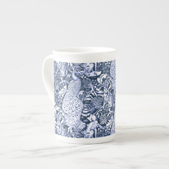 Art nouveau Peacock Print, Navy and White Benporslin Mugg (Framsida vänster)