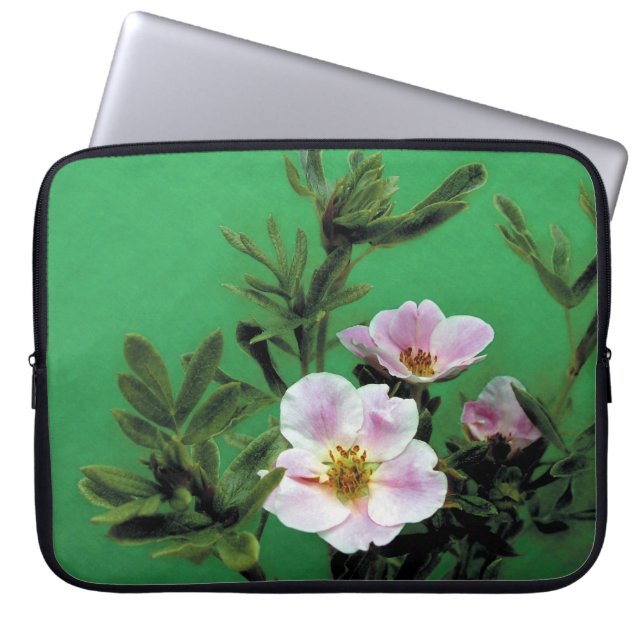 Art stil vild rosa ros blommor i grönt laptop sleeve (Framsidan)