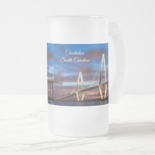 Arthur Ravenel Bridge vid natten Frosted Mugg