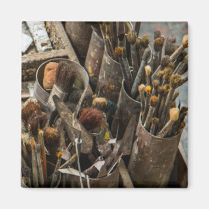 Artist Paintpenslar och Paint i Old Wooden Fodral Magnet