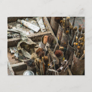 Artist Paintpenslar och Paint i Old Wooden Fodral Vykort