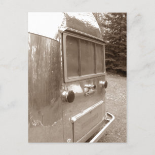 Artsy Visual Retro Travel Trailer Back End Lämnar Helg Vykort
