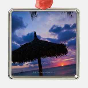 Aruba silhouette av palapaen på strand på julgransprydnad metall