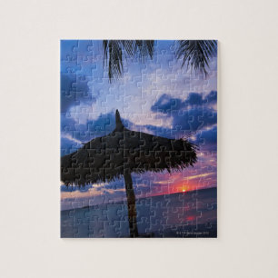 Aruba silhouette av palapaen på strand på pussel