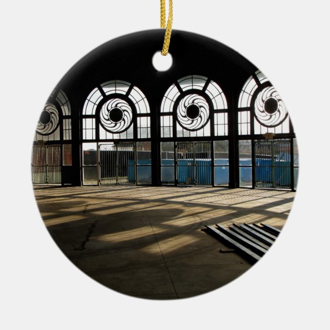 Asbury parkerar insidan för kasinokarusellhuset julgransprydnad keramik (Framsidan)