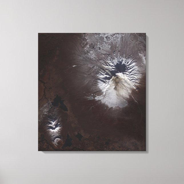 Ash fläcks på Rysslands shiveluch-vulkano¯tackugna Canvastryck (Framsida)