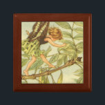 Ash Träd Fairy Walking på Gren Smyckeskrin<br><div class="desc">En älg går glatt över gren i ett aska träd i biet av Vision Studio. Bilden ser ut som om den hade rippats höger ut ur ett barns bok på folklore och magiska skogar. Få ditt exemplar av fantastisk i dag!</div>
