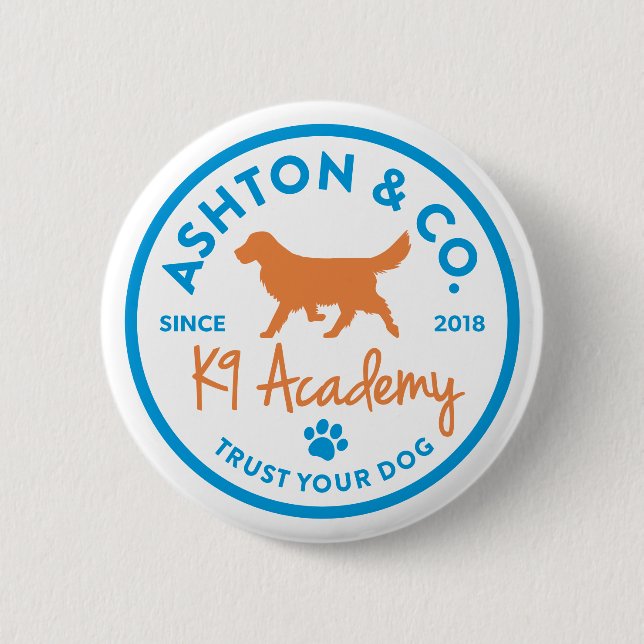 Ashton & Co. K9 Academy 2c Logotyp Light Knapp (Framsida)