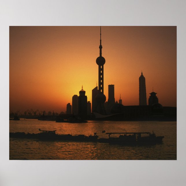 ASIA, China, Shanghai View of Oriental Pearl TV Poster (Framsidan)