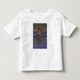 ASIA, India Tiger som går genom vatten Tee Shirt