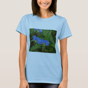 Asiatisk dagblomma Blå blomskläder och presenter T-shirt
