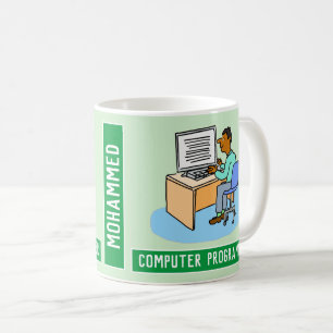 Asiatisk manlig datorprogrammerare med Namn. Kaffemugg