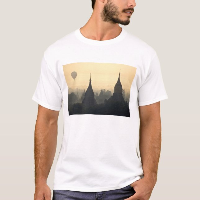 Asien, Burma, (Myanmar), Pagan (Bagan) Varm luft T Shirt (Framsida)