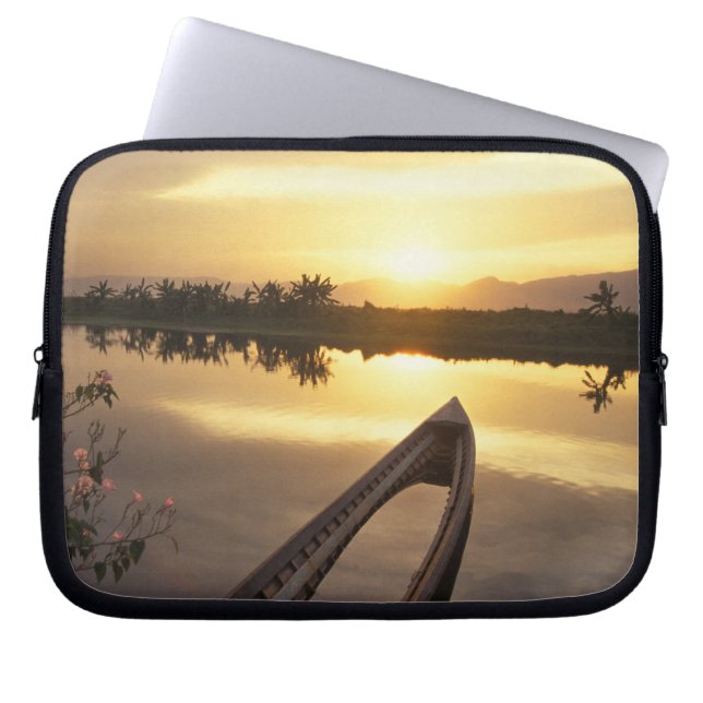 Asien, Burma (Myanmar) Sänkt fiskebåt Laptop Sleeve (Framsidan)