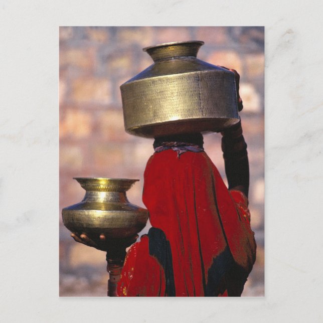 Asien, Indien, Rajasthan. En lokal kvinna i rött Vykort (Framsida)