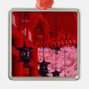 Asien, Japan, Kyoto, Heian-helgedomen om våren. Julgransprydnad Metall