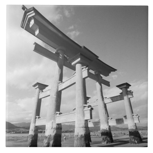 Asien, Japan, Miyajima. Torri-grinden. Kakelplatta (Framsidan)
