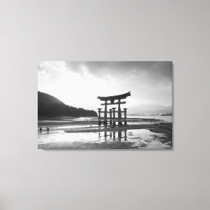 Asien, Japan, Myajima. Torri-grind Canvastryck