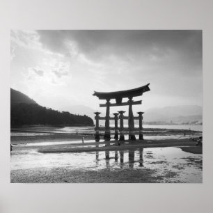 Asien, Japan, Myajima. Torri Grind Poster