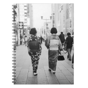 Asien, Japan, Tokyo. Geishor på Ginza. Anteckningsbok