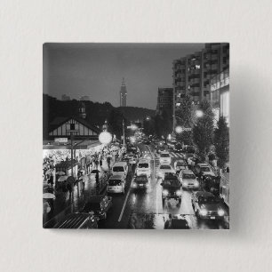 Asien, Japan, Tokyo. Kväll, Harajuku Station, Knapp