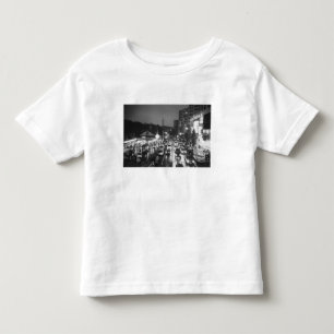 Asien, Japan, Tokyo. Kväll, Harajuku Station, T-shirt
